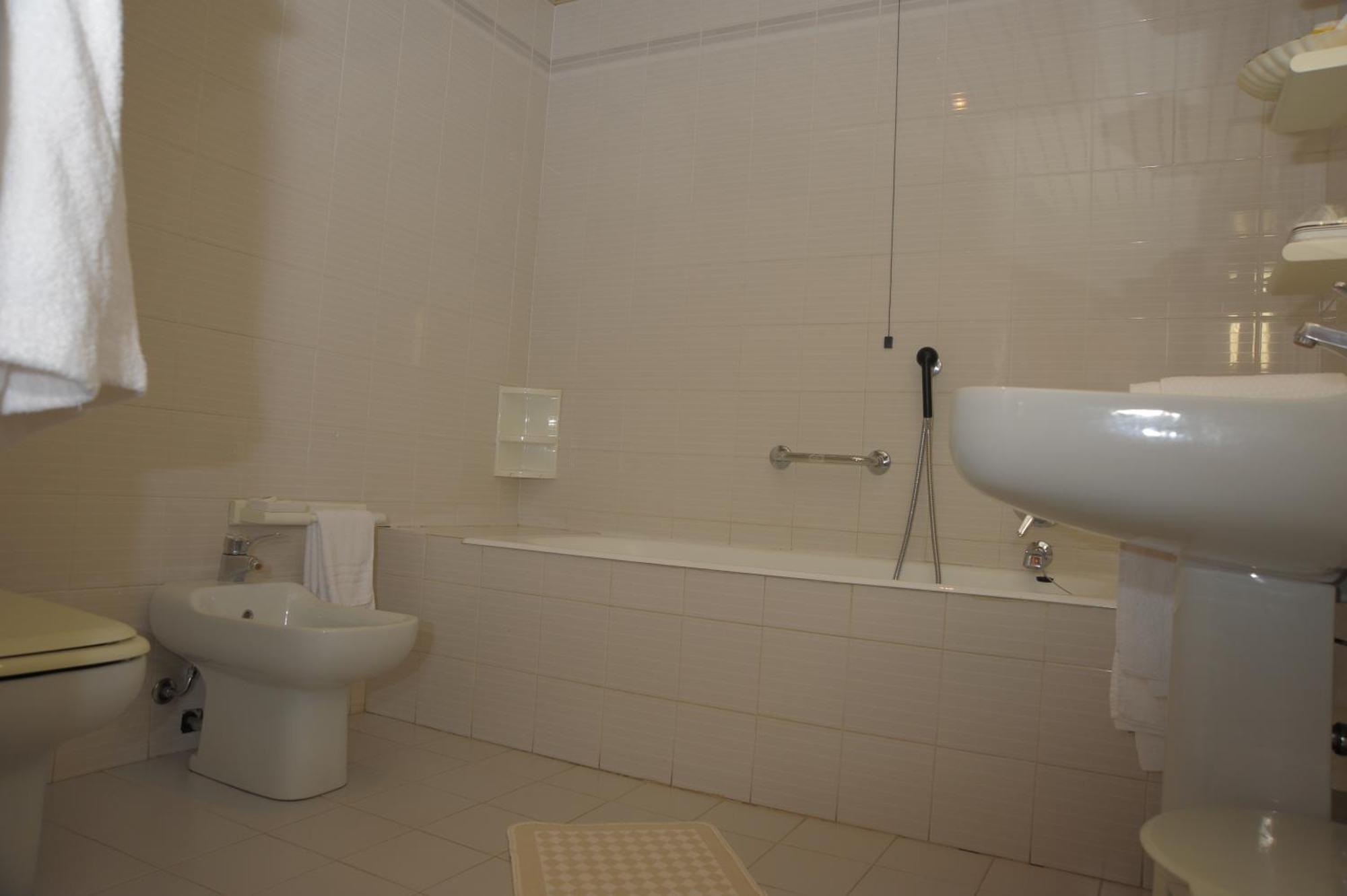 Le Gronde Hotel Cava Manara Ruang foto