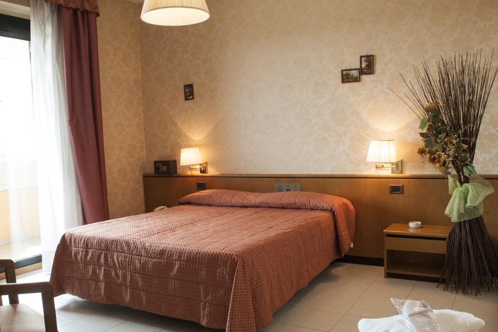 Le Gronde Hotel Cava Manara Ruang foto