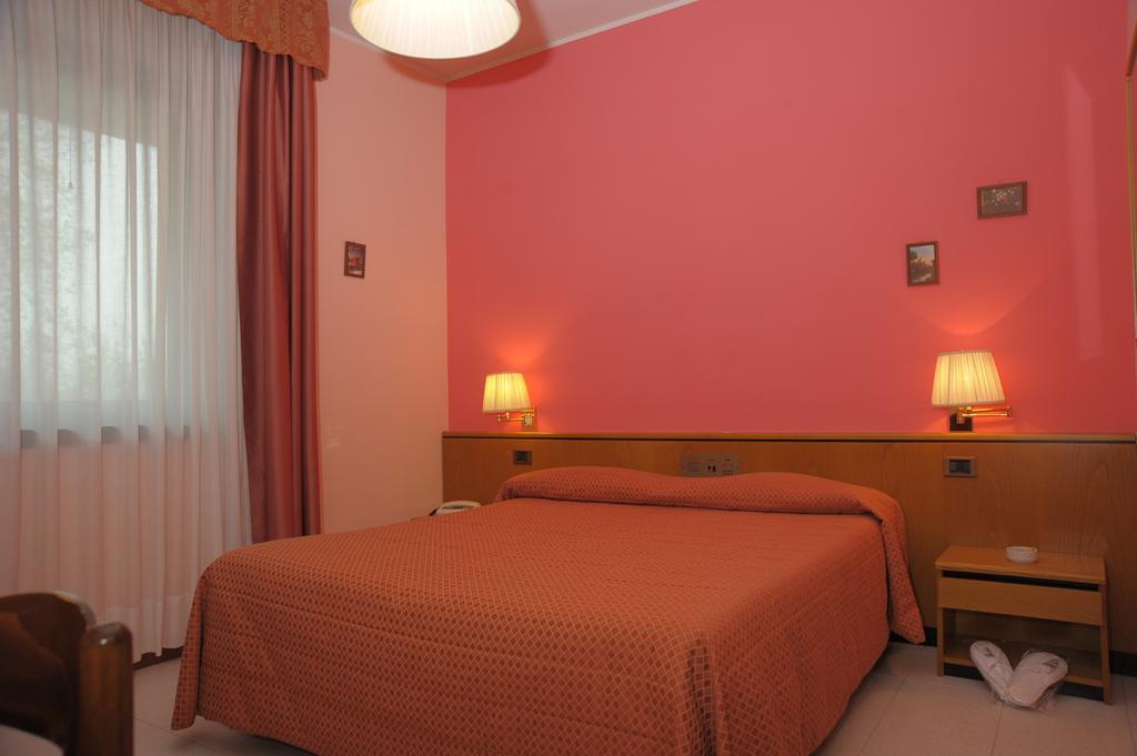 Le Gronde Hotel Cava Manara Ruang foto