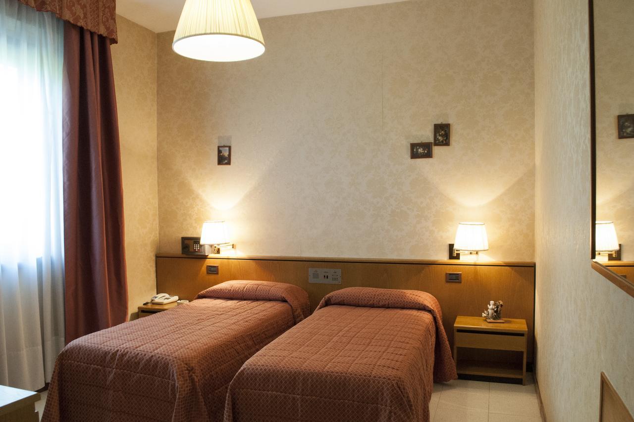 Le Gronde Hotel Cava Manara Bagian luar foto